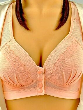 Front‑Closure Lace Wireless Bra in Light Pink